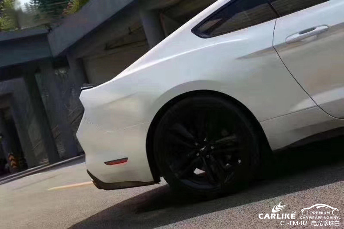 CARLIKE卡莱克™CL-EM-02野马金属电光珍珠白车身改色膜临沧施工案例图