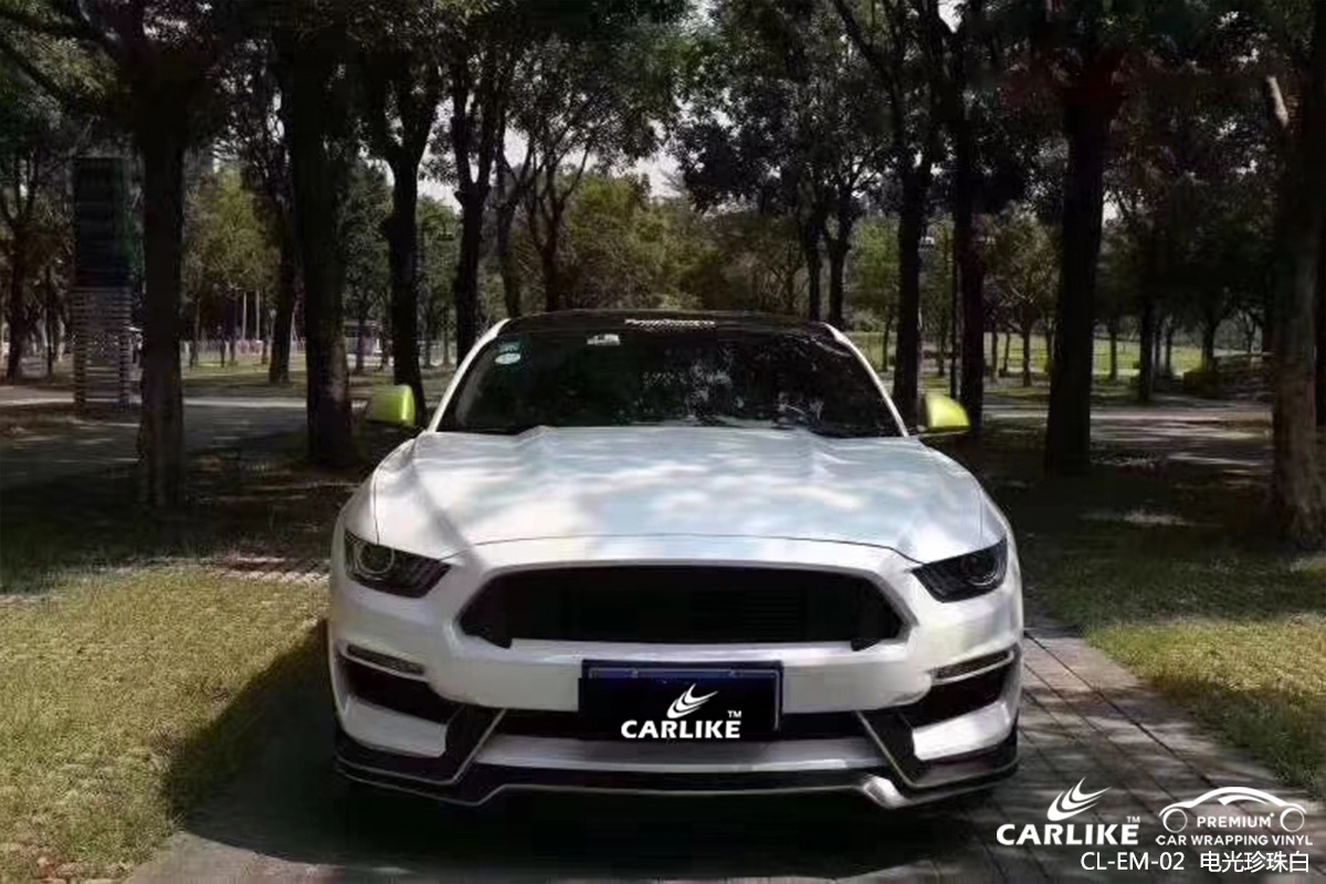 CARLIKE卡莱克™CL-EM-02野马金属电光珍珠白车身改色膜临沧施工案例图