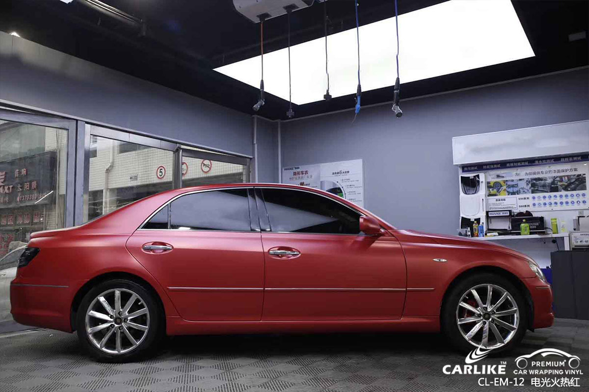CARLIKE卡莱克™CL-EM-12丰田金属电光火热红汽车改色膜鹰潭贴膜施工效果图