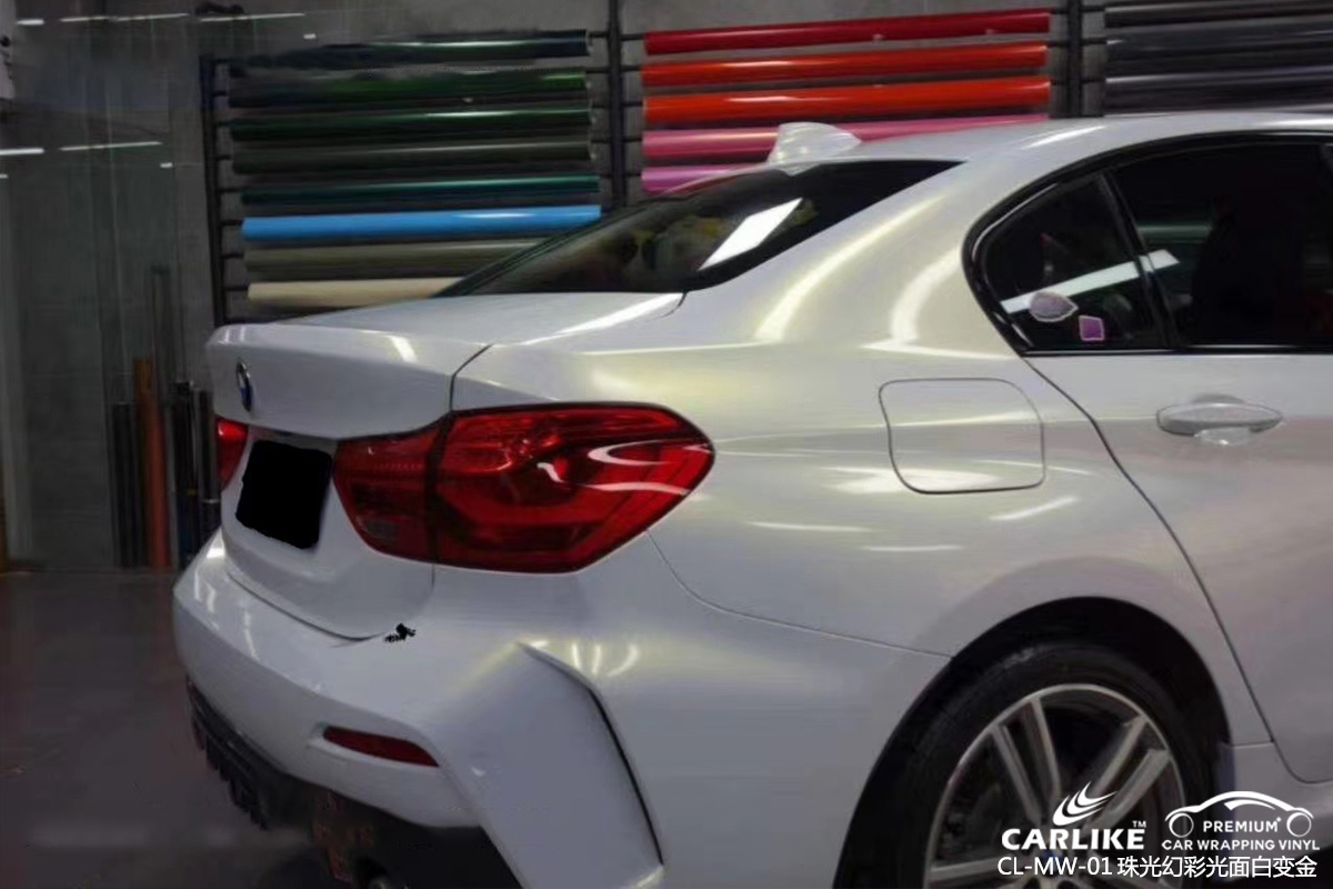 CARLIKE卡莱克™CL-MW-01宝马珠光幻彩亮面白变金车身改色膜伊春施工效果图