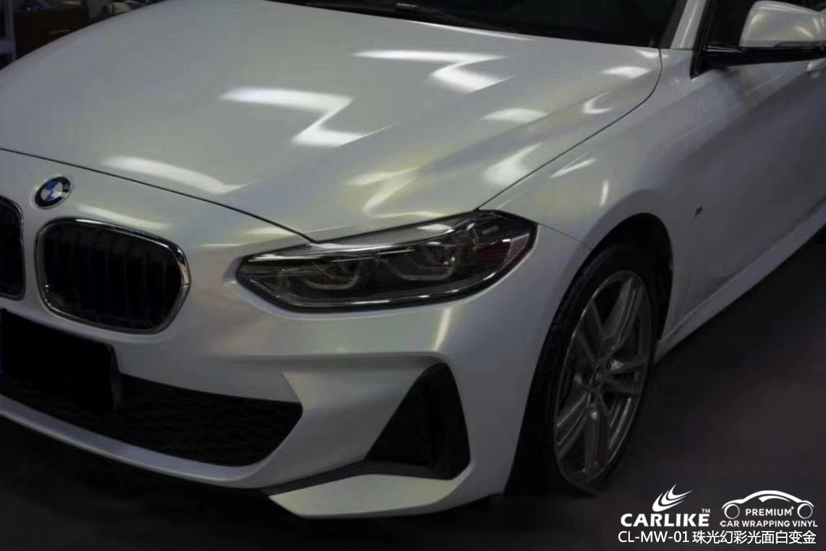 CARLIKE卡莱克™CL-MW-01宝马珠光幻彩亮面白变金车身改色膜伊春施工效果图
