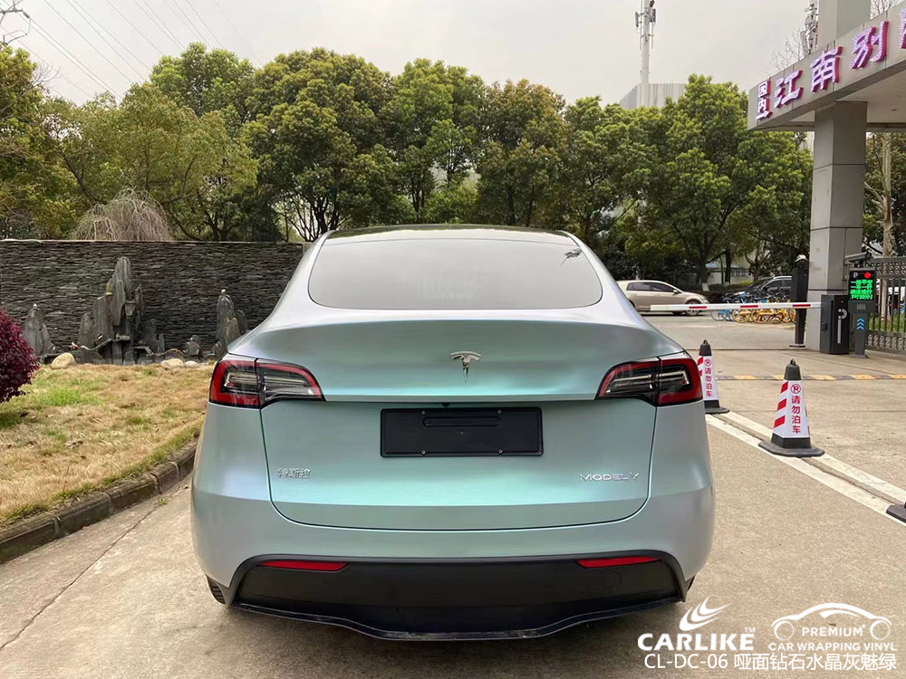 CARLIKE卡莱克™CL-DC-06特斯拉哑面钻石水晶灰魅绿车身贴膜施工