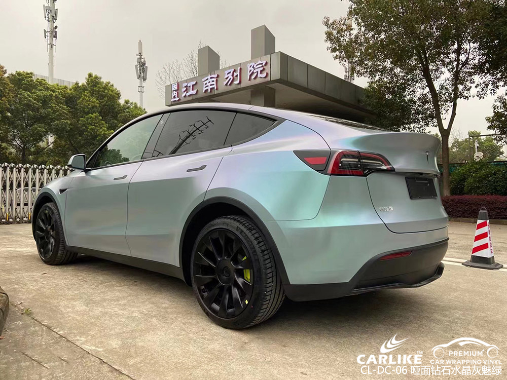 CARLIKE卡莱克™CL-DC-06特斯拉哑面钻石水晶灰魅绿车身贴膜施工