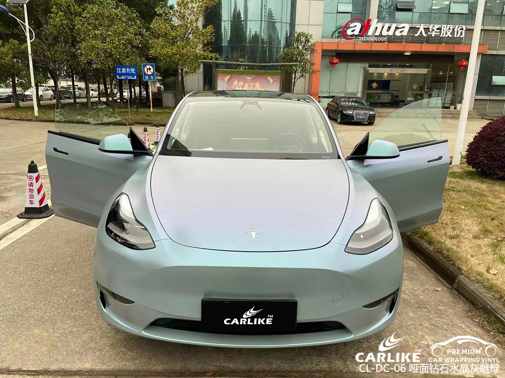 CARLIKE卡莱克™CL-DC-06特斯拉哑面钻石水晶灰魅绿车身贴膜施工